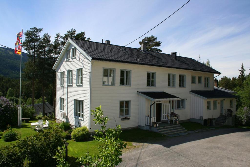 Furulund Pensjonat Ron Buitenkant foto